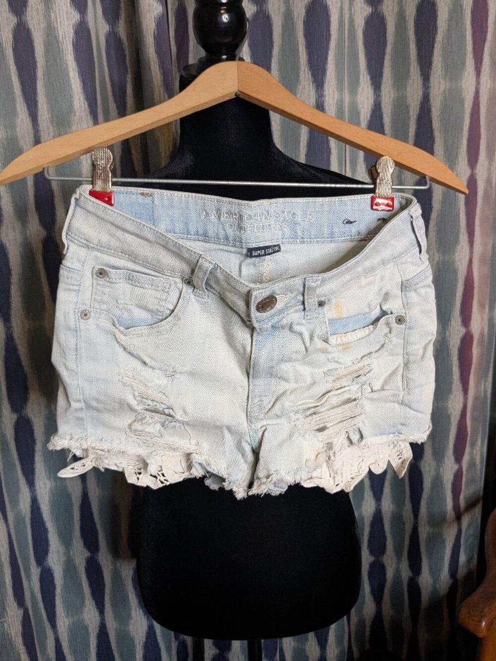 American Eagle Hi-Rise Shortie Distressed Denim Shorts Light Wash Size 2